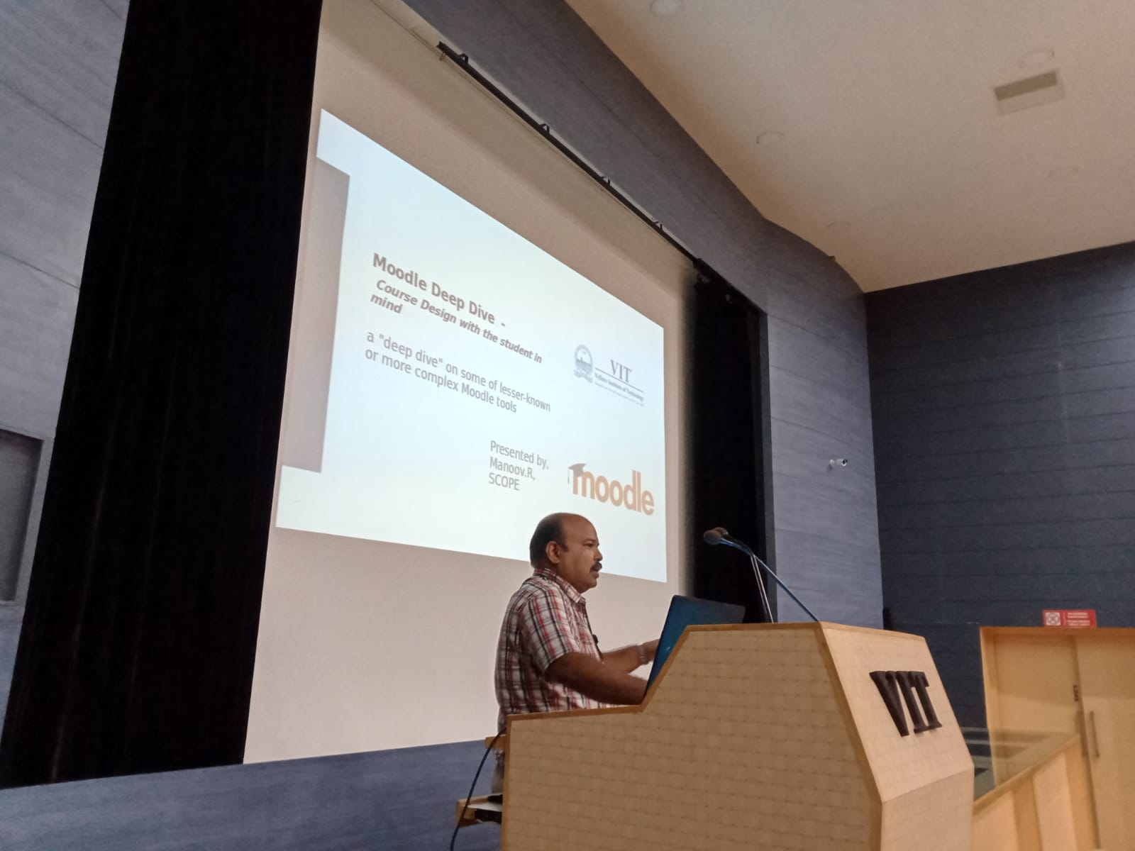 Moodle Deep Dive - Course Design with the student in mind  Academic